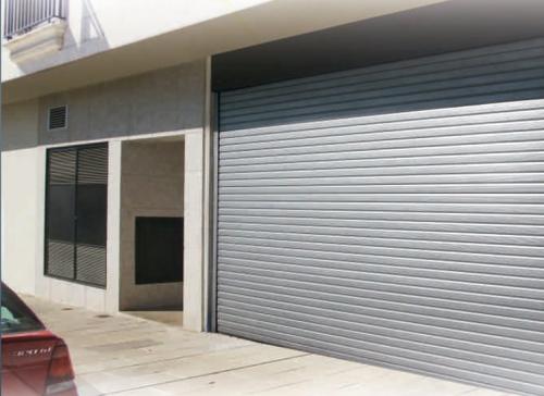 cierre enrollable comercio 3 - Reparación Mantenimiento Puertas Garaje Enrollables Barcelona Valencia Valladolid
