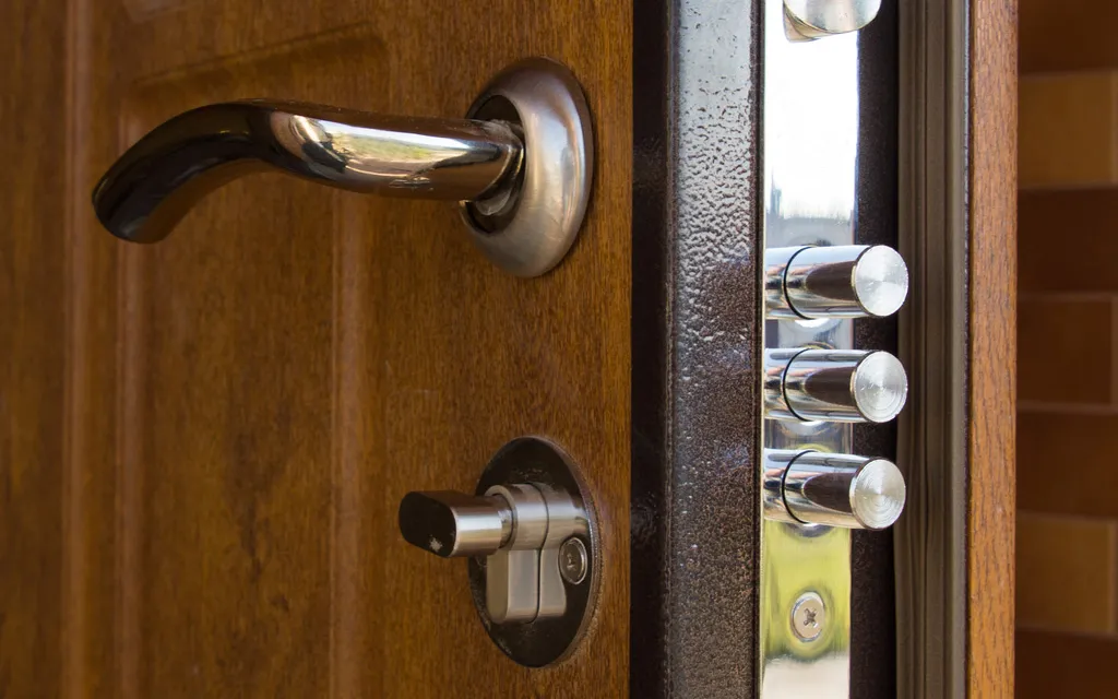 puerta antirobo - &iquest;Cu&aacute;les son las puertas blindadas m&aacute;s seguras disponibles en Barcelona?