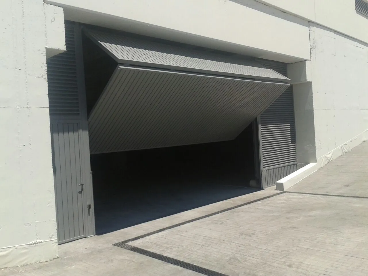 BASCULANTE  - Puertas de Garaje Arenys de Mar Reparaci&oacute;n y Mantenimiento